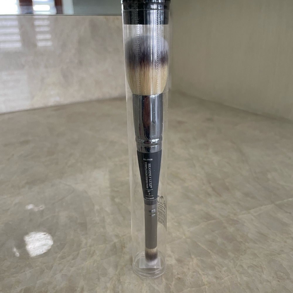 HEAVENLY LUXE™ COMPLEXION PERFECTION BRUSH #7